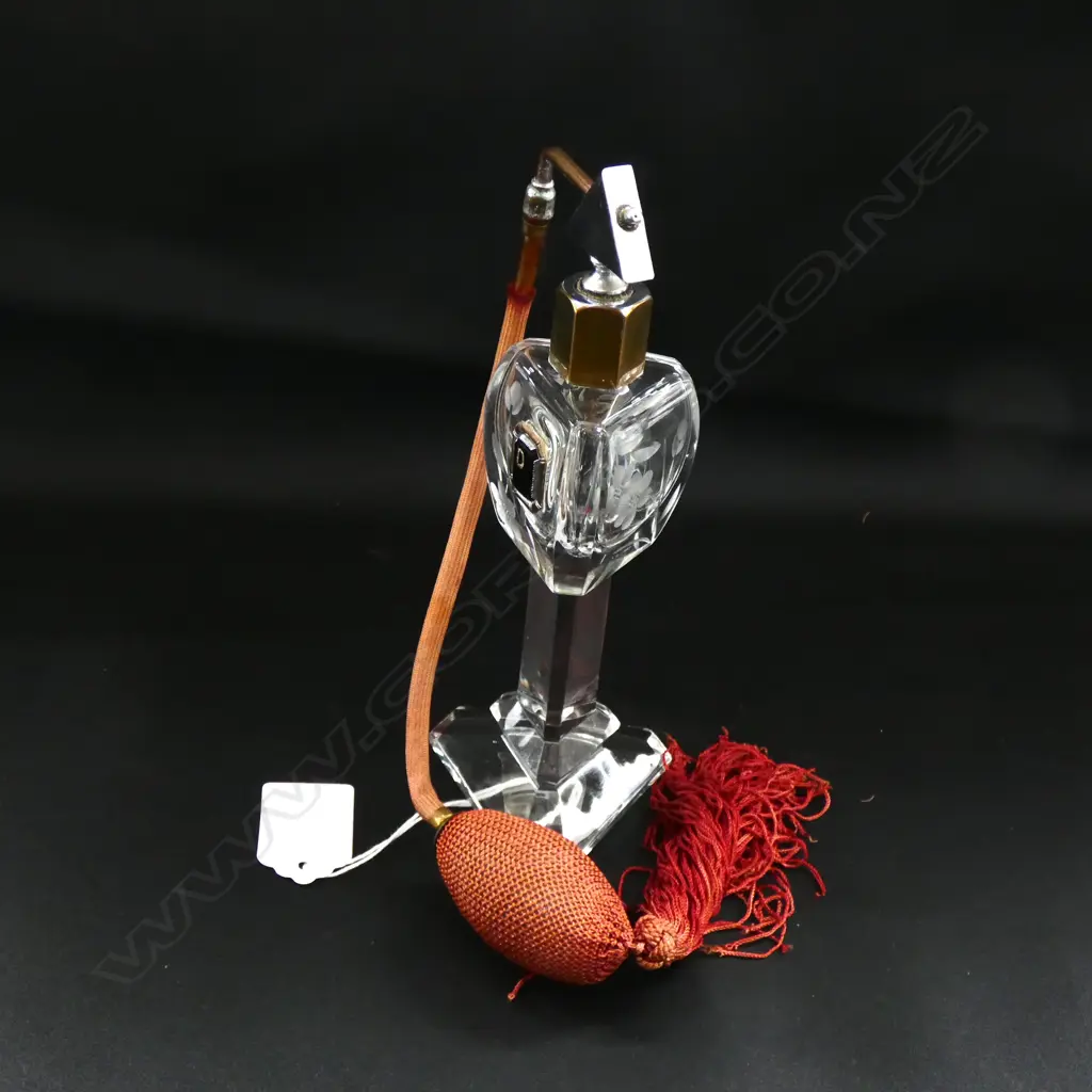 A vintage crystal perfume atomiser Image 1++